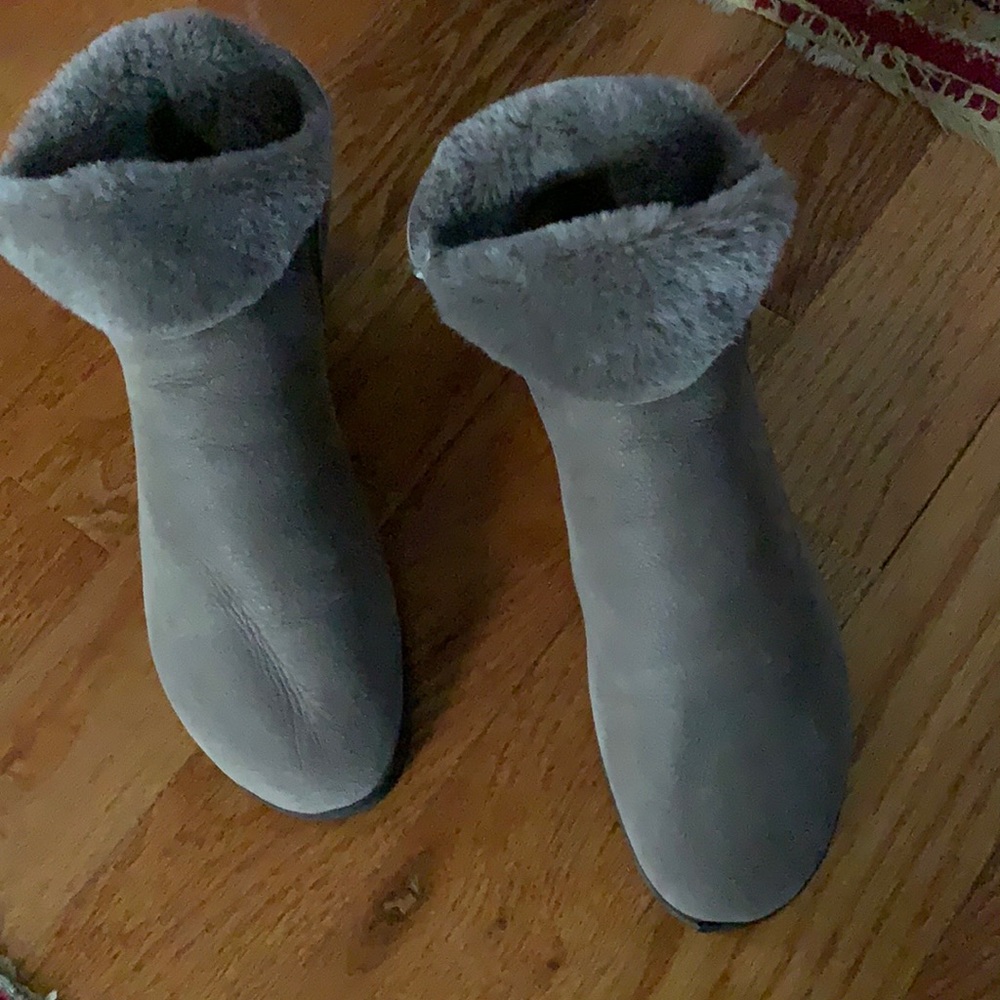 Shearling boots